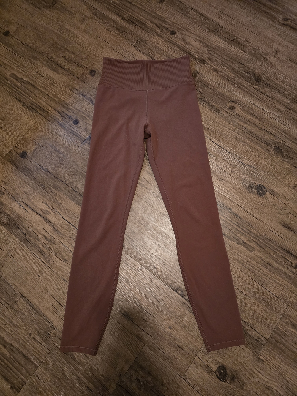 Vuori Ribbed High-Waist Leggings in Warm Brown - Picture 2 of 4